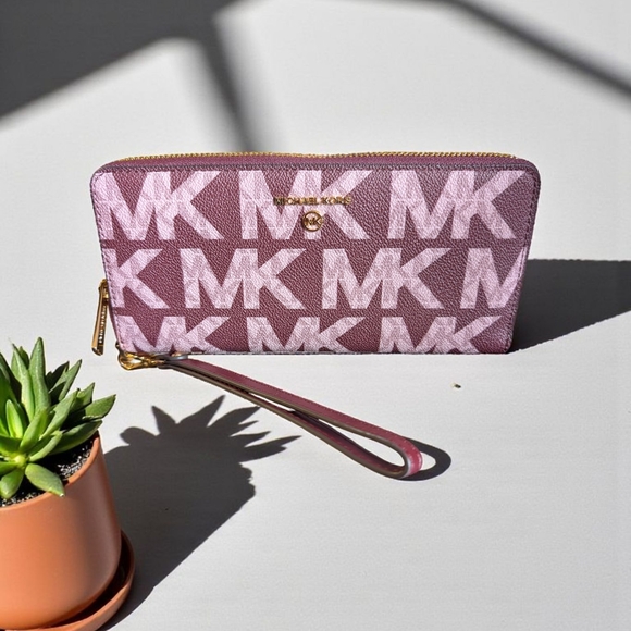 Michael Kors Jet Set Logo Continental Wristlet Wallet Royal Pink Multi/Gold New - Picture 1 of 9